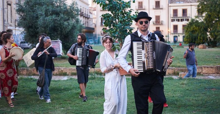 "Venti di Gioia" a Palermo: lo spettacolo (gratuito) per i 20 anni del Teatro Atlante
